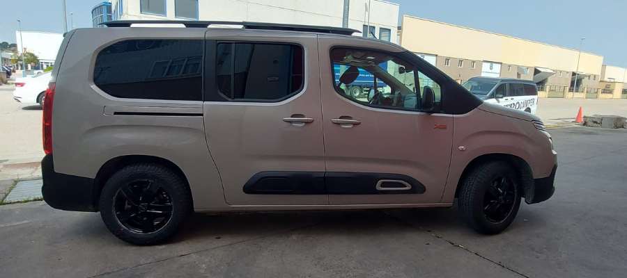 Camperización de Citroën berlingo Xl. Especial pequeña pero muy funcional.