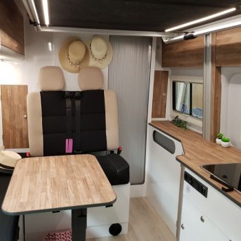 interior de furgoneta camperizada duero camper valladolid