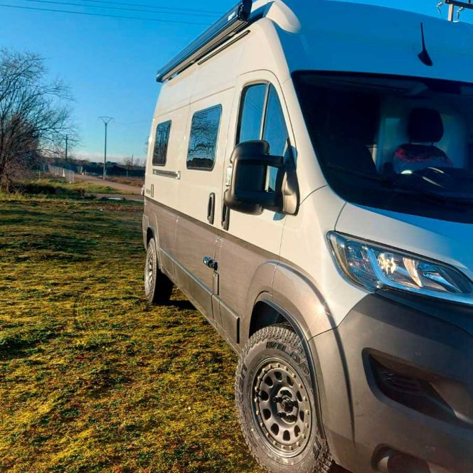 Instalación de Placa solar rígida: taller Duero Camper