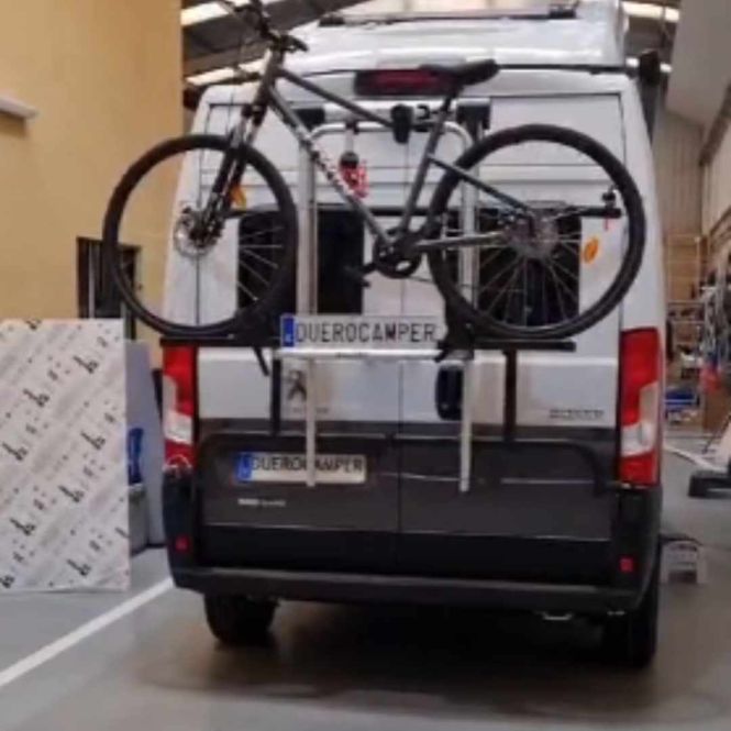 Porta bicicleta eléctrico en taller duero camper