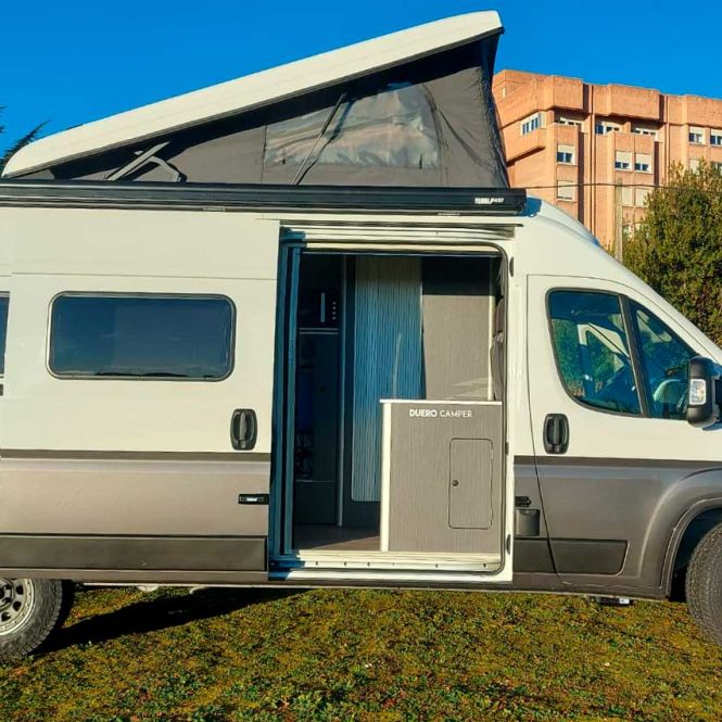 Instalación de techo elevable marca BEDS FOR VANS en Ducato